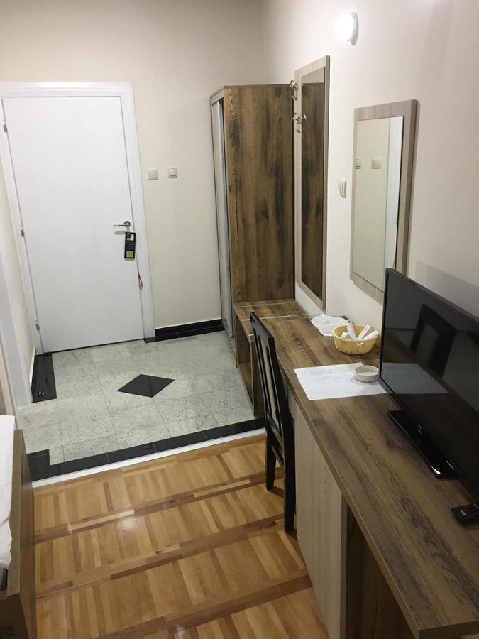 Odmaraliste Vidik Hotell Lazarevac Exteriör bild